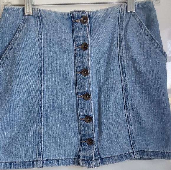 Forever 21 Size S Button Up Mini Demin Skirt - Picture 2 of 11